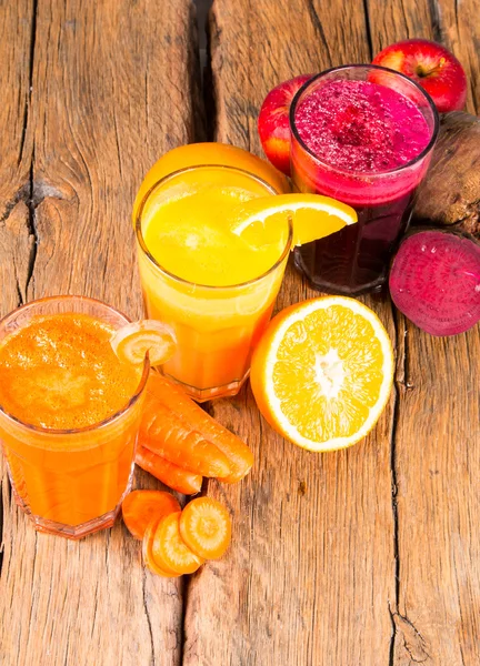 Jus frais, mélange de fruits et légumes — Photo