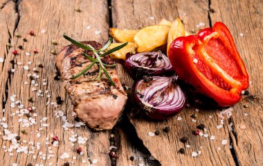 ahşap ızgara biftek