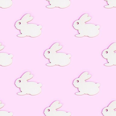 Açık pembe arka planda komik ahşap Paskalya Tavşanı kusursuz desen.