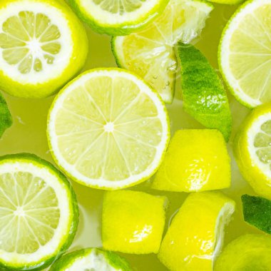 Parlak yeşil ve sarı turunçgil ve limon su deseninde..