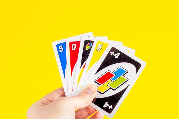 Minsk Belarus März 2021 Tischfreizeit Familienspiel Uno Spielkarten Der Hand — Stockfoto