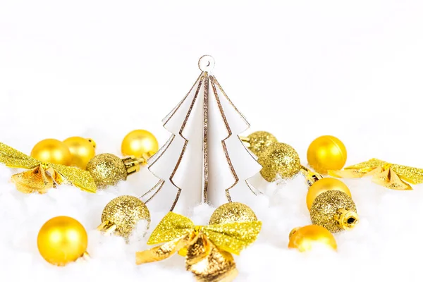 Leuchtend Goldene Weihnachtsdekorationen Bänder Kugeln Schleifen Schmuck Tanne Auf Weißem — Stockfoto