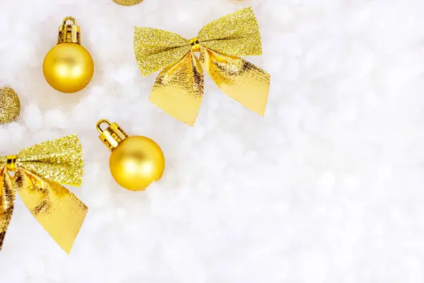 Leuchtend Goldener Und Gelber Weihnachtsschmuck Bänder Kugeln Schmuck Lag Flach — Stockfoto