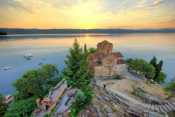 Kilise St. John Kaneo günbatımı üzerinde