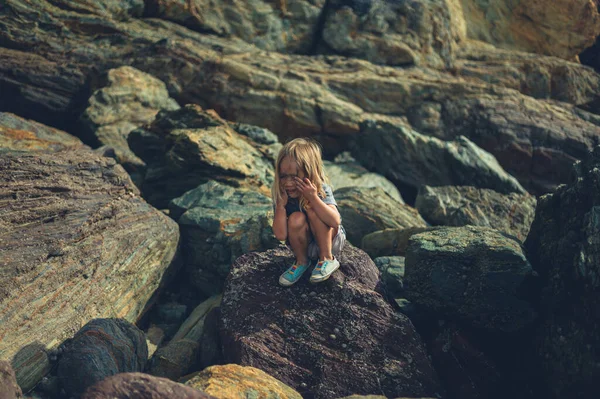 Little Preschooler Sitting Some Rocks Beach — Stock Photo, Image