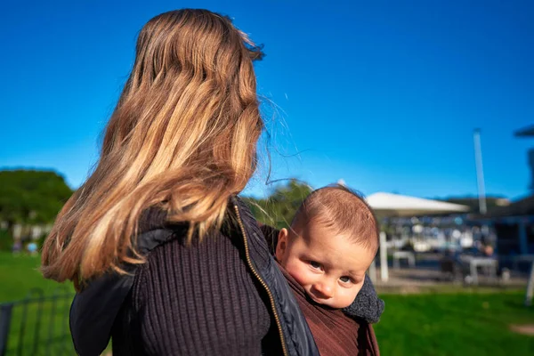 Young Mother Park Her Baby Sling Sunny Autumn Day — Stock Photo, Image