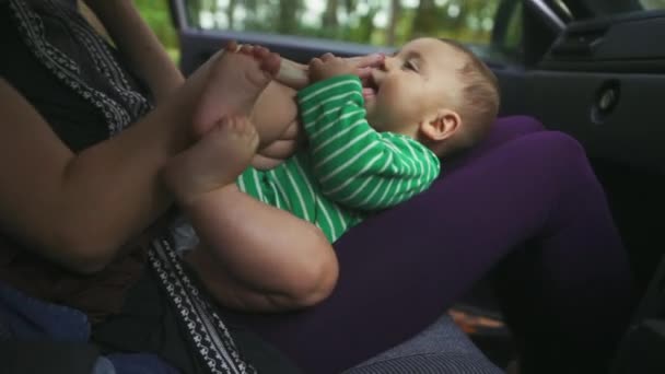 Menino Sua Mãe Carro — Vídeo de Stock