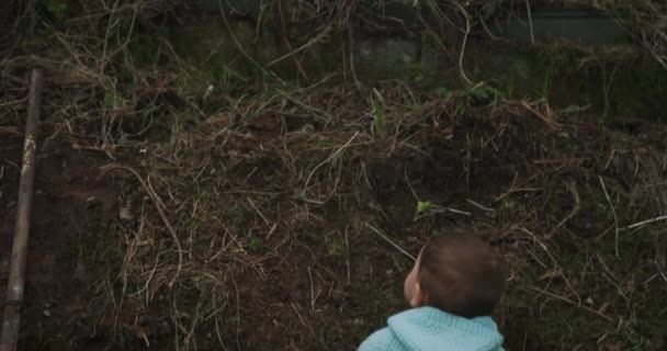 Niños Pequeños Jugando Aire Libre Durante Día — Vídeos de Stock