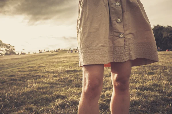 The skirt of a woman blowing in the wind at sunset — Stock Photo, Image