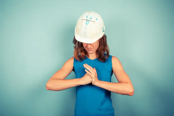 Déterminé constructeur féminin prêt pour l'action — Photo