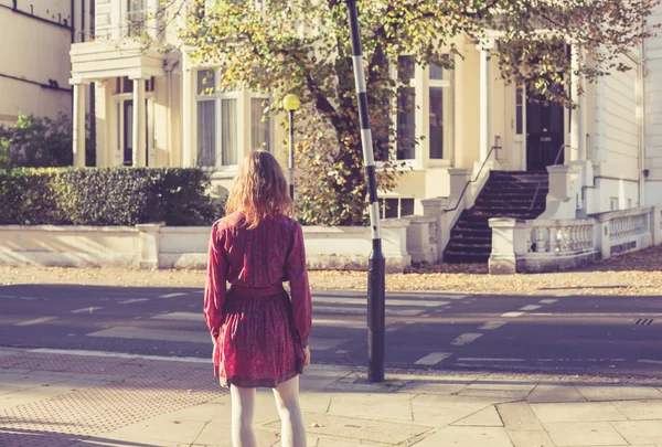 Woman standing in the street — Stock Photo, Image