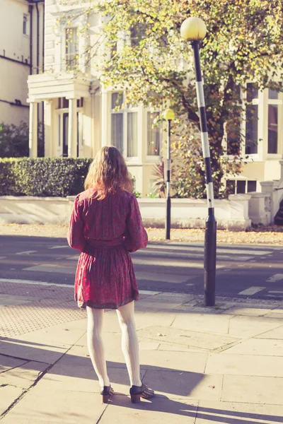 Woman standing in the street — Stock Photo, Image