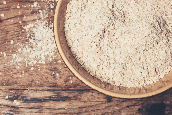 Cuenco de avena en la mesa —  Fotos de Stock