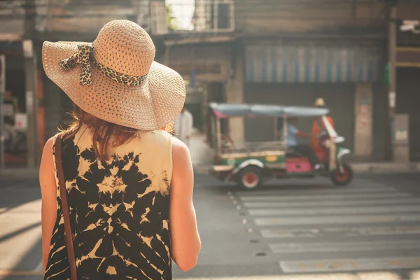 Young woman walking in the street of Asian country — Stock Photo, Image