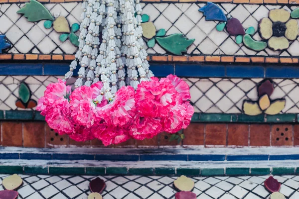 Garland hanging from buddhist altar — Stock Photo, Image