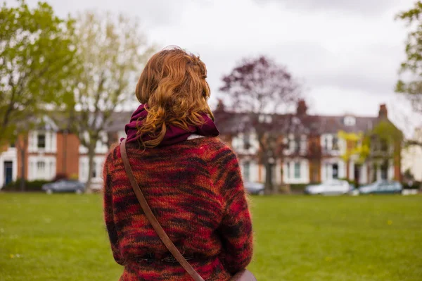 Woman walking in a park — Stock Photo, Image