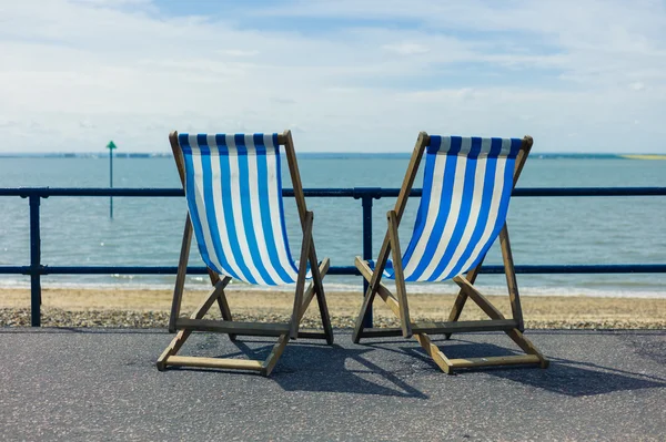 Two deck chairs by the seaside — Stock Photo, Image
