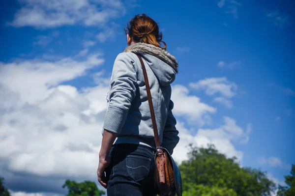 Young woman standing outside — Stock Photo, Image