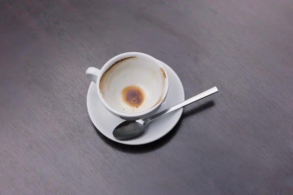 Empty cup of coffee on table — Stock Photo, Image