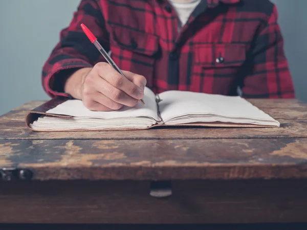 Joven tomando notas — Foto de Stock