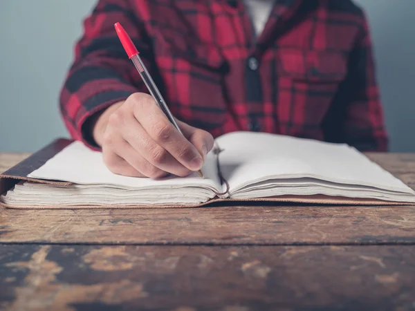 Joven tomando notas —  Fotos de Stock