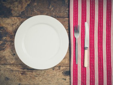 Çatal ve bıçaklı tabak.