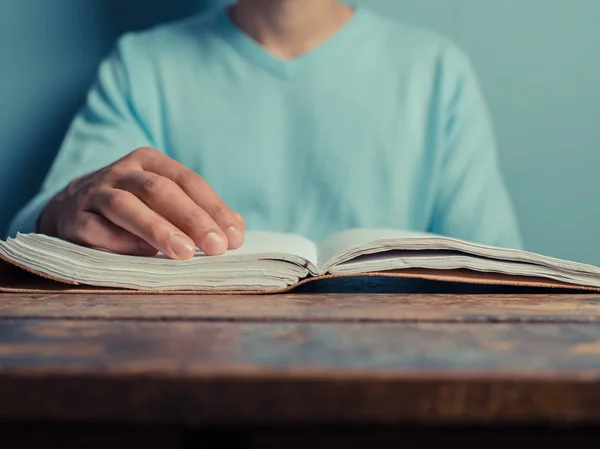 Man at table with notepad — Stock Photo, Image