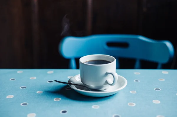 Xícara de café na mesa na sala de chá Fotos De Bancos De Imagens Sem Royalties