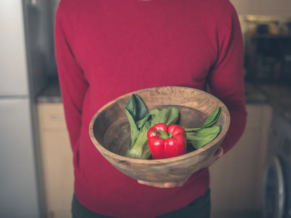 Man in kitchen with vegetables — Stock Photo, Image