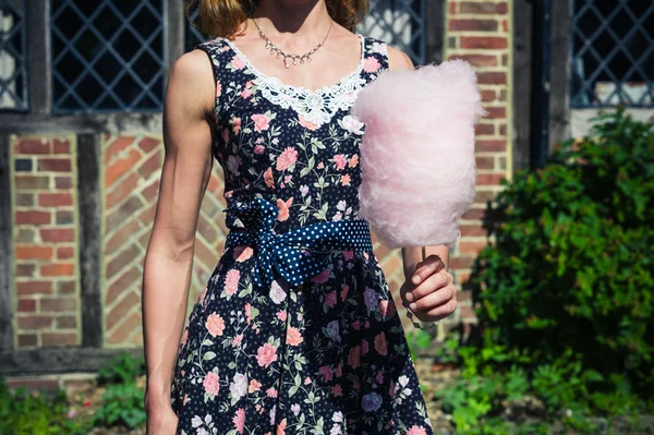 Young woman with candyfloss outside — Stock Photo, Image