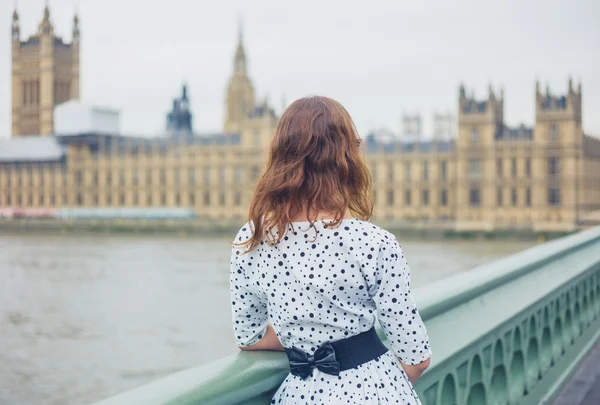 Woman on bridge at houses of parliament — Stock Photo, Image