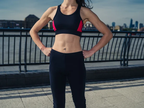 FIt and athletic young woman in the city — Stock Photo, Image