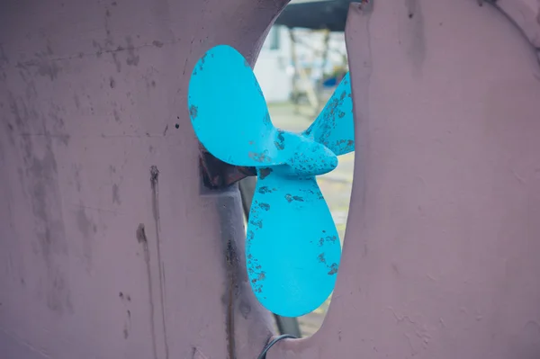 Blue propeller of purple ship — Stock Photo, Image