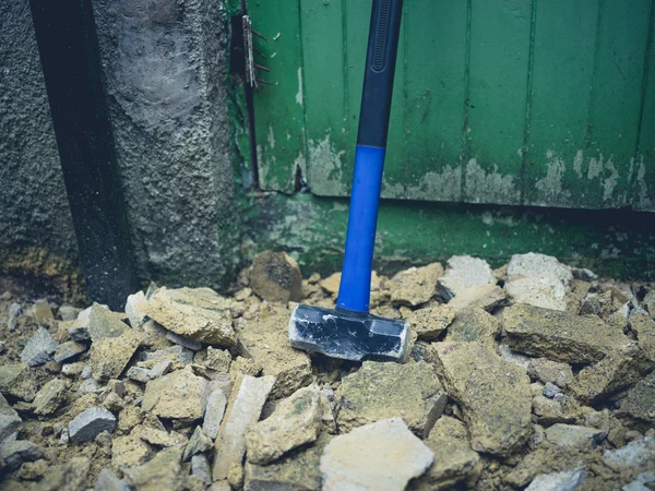 Sledge hammer en puin — Stockfoto