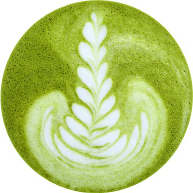 Beyaz arka planda izole Japon Yeşil çay matcha ile Latte sanat