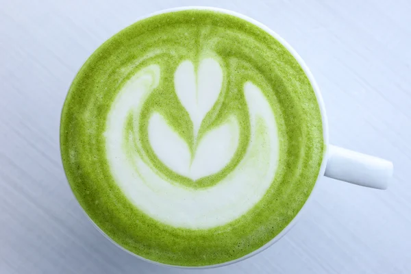 Latte arte com chá verde japonês matcha — Fotografia de Stock