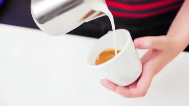 酿造的卡布奇诺咖啡 — 图库视频影像