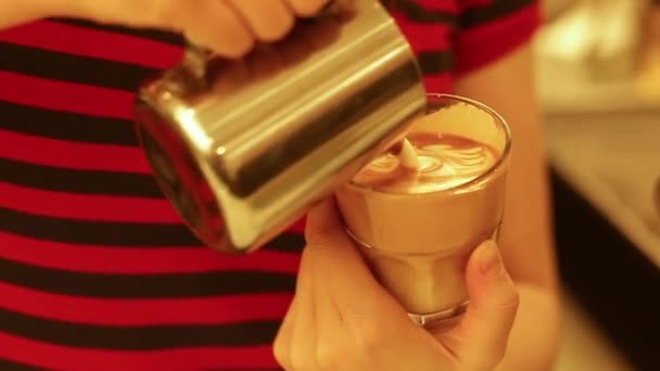 Preparação de cappuccino — Vídeo de Stock