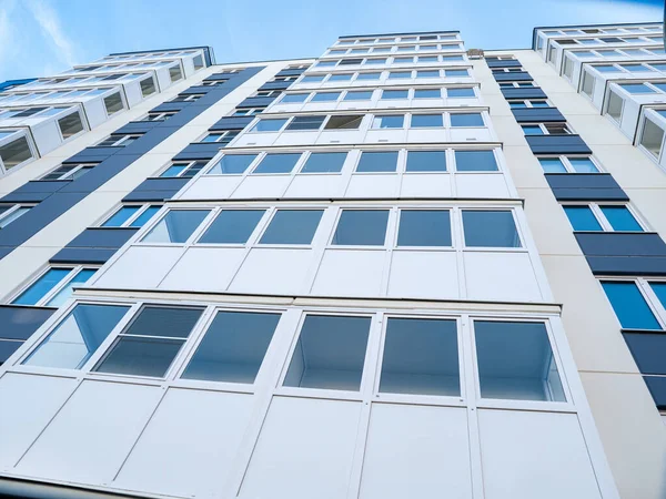 View of multi-apartment multi-storey residential building, panel monolithic new building, renovation, new residential areas in cities — Stock Image View Multi Apartment Multi Storey Residential Building Panel Monolithic New Royalty Free Stock Images
