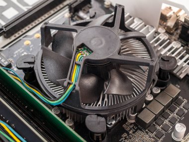 Bilgisayar sisteminde Cpu ile soğutma vantilatörü, bilgisayar hava soğutma, onarım ve güncelleme, bilgisayar bileşenleri soğutma