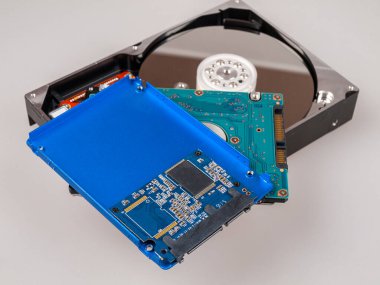 farklı nesil bilgisayar sürücüleri, sabit disk sürücüleri ve SSD sürücüleri, veri transferi, okuma ve yazma hızı