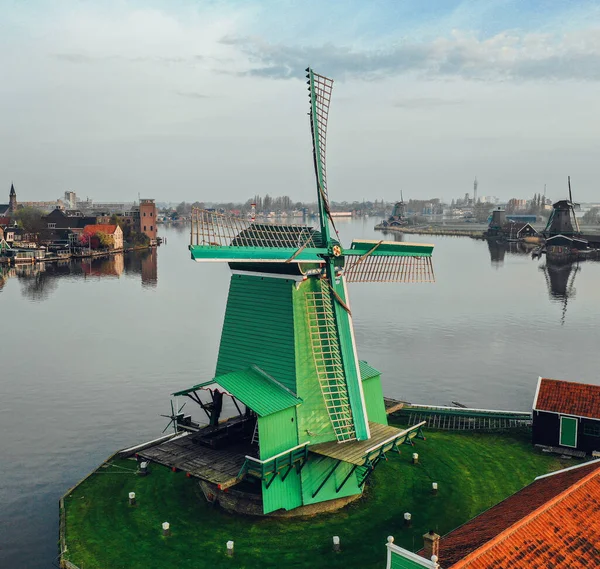 Yeşil değirmen Zaanse Schans yüksekten