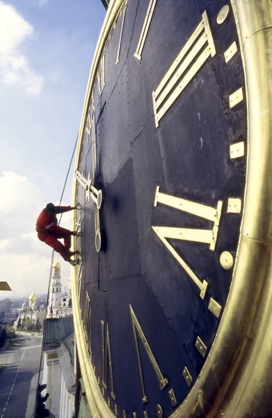 Dağcı işçinin kulenin astronomik saati