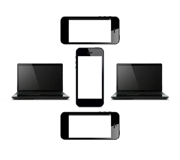 Beyaz ekranlı akıllı telefonlar ve beyaz arkaplanda bilgisayar monitörleri