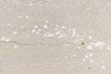 Yol beton ve beyaz boya damlama