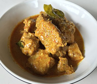 Domuz Güney tarzı ile baharatlı Tay kırmızı köri.