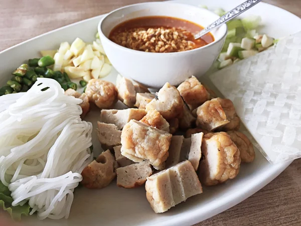 Nham splatné, vietnamské jídlo. — Stock fotografie