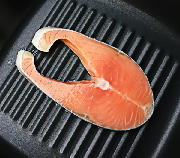 Fresh salmon on the grill pan — Stock Photo, Image