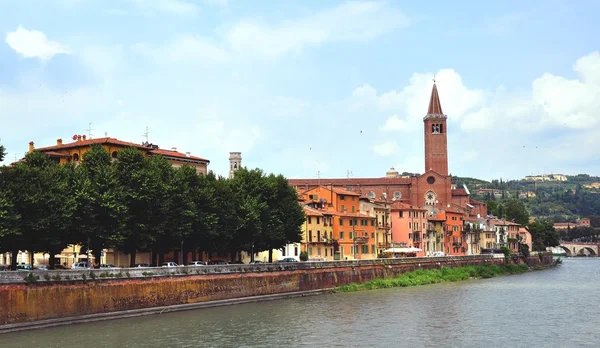 Pohled z historického centra města Verona, Itálie — Stock fotografie