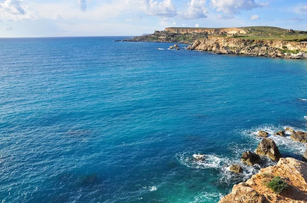 Středomořská pláž, Malta — Stock fotografie